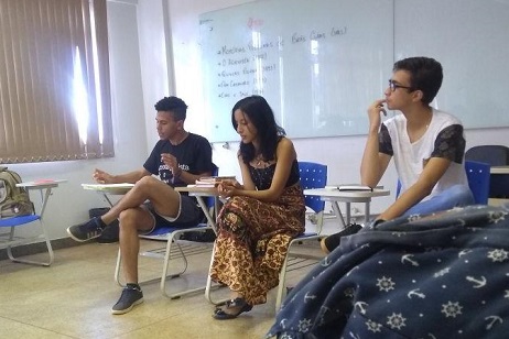 Mesa-redonda coordenada por estudantes